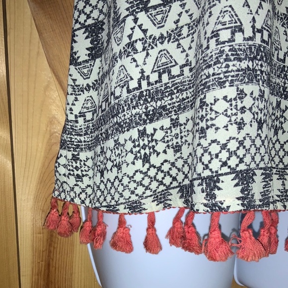 NWT THML Aztec Looking Halter Top w/ Braid around Neck & Tassel Detail (Small) - Picture 4 of 14
